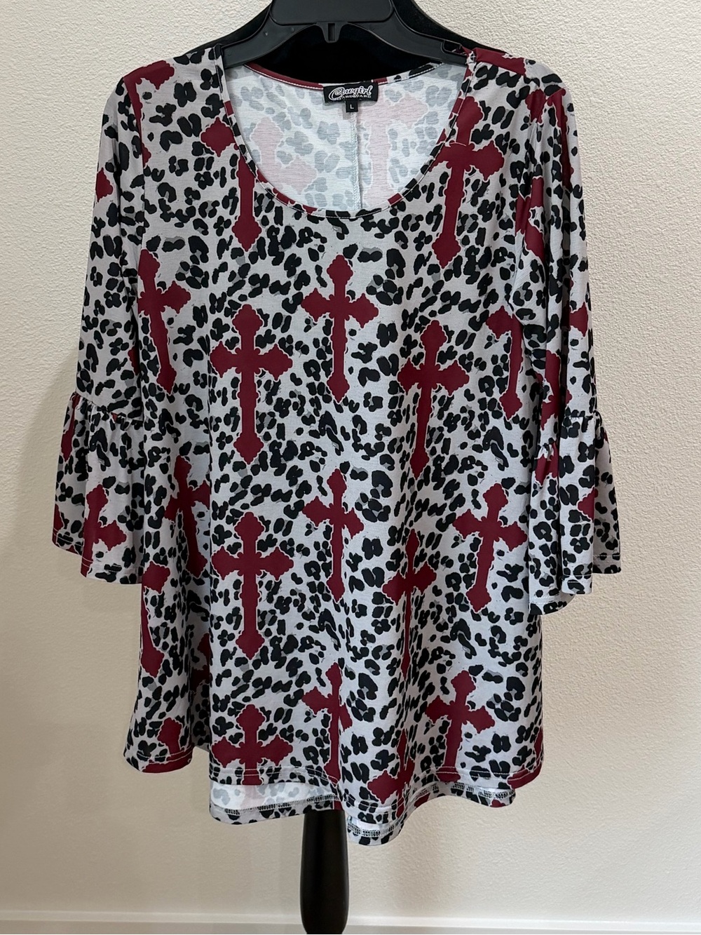 Cowgirl Hardware Scoop Neck Bell Sleeve Blouse in Burgundy Cross Print Women’s L